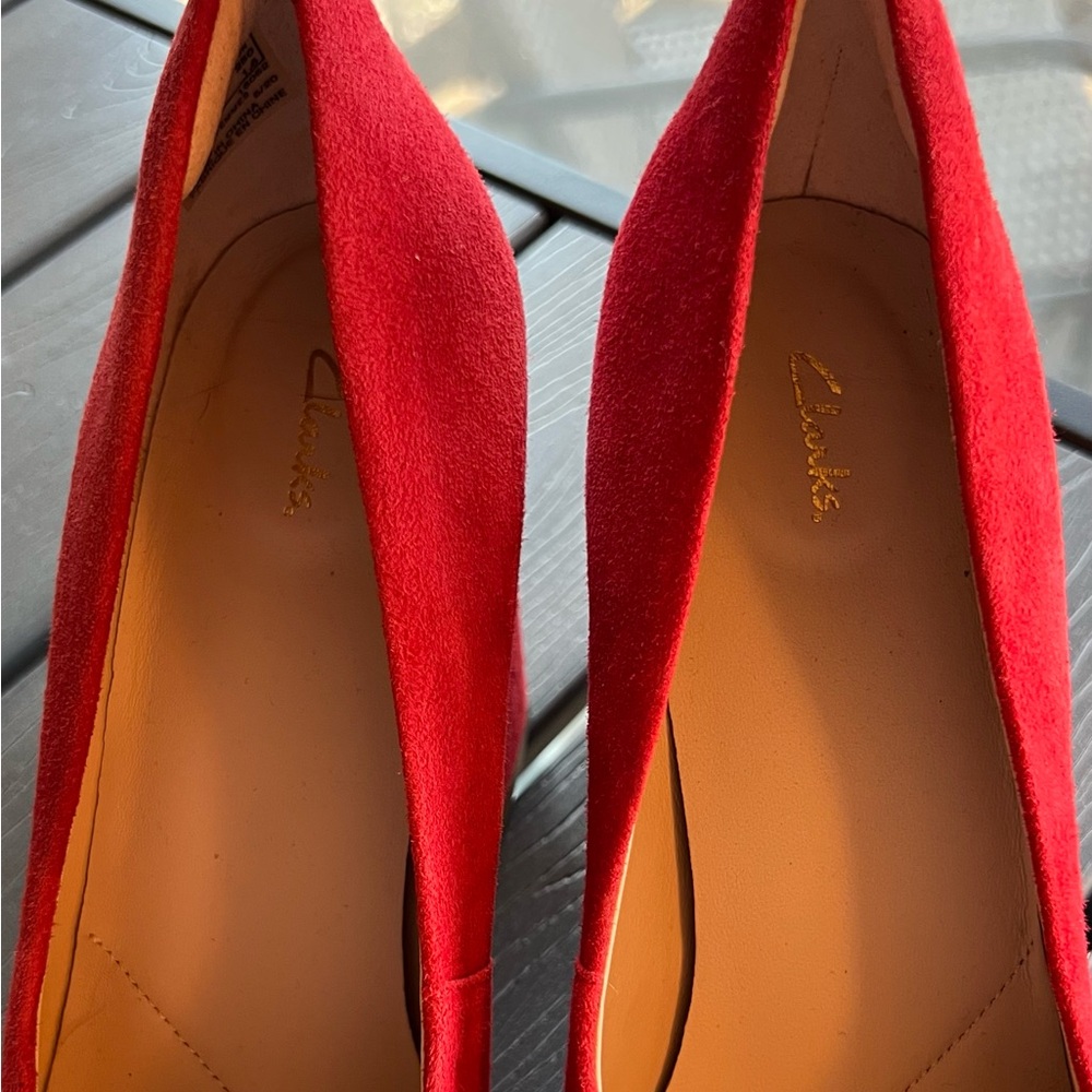 Clarks Red Suede Block Heel Pumps - Picture 5 of 7